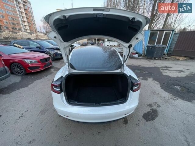 Белый Тесла Модель 3, объемом двигателя 0 л и пробегом 160 тыс. км за 11500 $, фото 23 на Automoto.ua