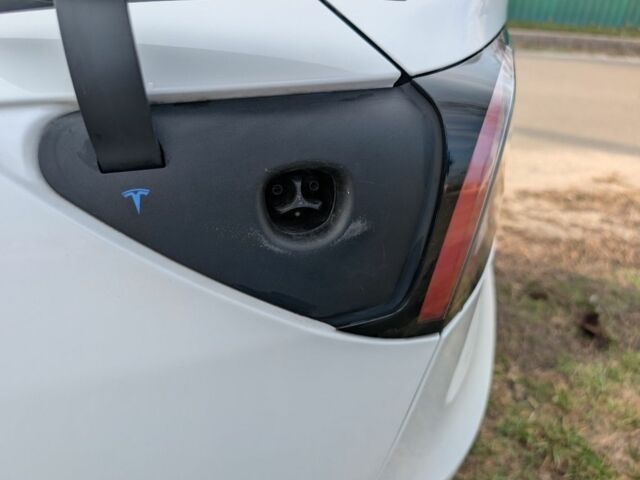 Білий Тесла Модель 3, об'ємом двигуна 0 л та пробігом 120 тис. км за 19700 $, фото 12 на Automoto.ua