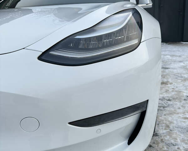 Белый Тесла Модель 3, объемом двигателя 0 л и пробегом 45 тыс. км за 15700 $, фото 8 на Automoto.ua