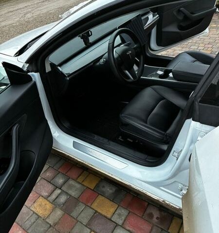 Белый Тесла Модель 3, объемом двигателя 0 л и пробегом 74 тыс. км за 16000 $, фото 7 на Automoto.ua