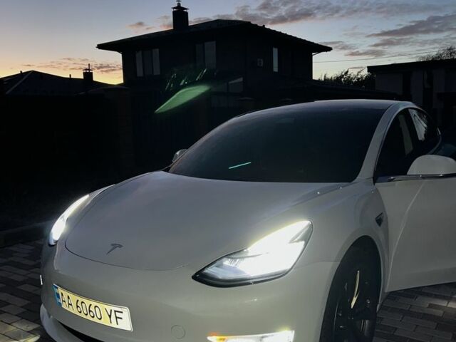 Білий Тесла Модель 3, об'ємом двигуна 0 л та пробігом 76 тис. км за 20500 $, фото 5 на Automoto.ua