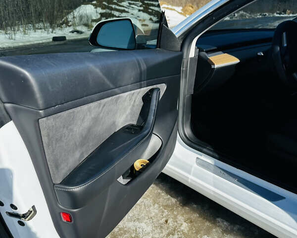 Белый Тесла Модель 3, объемом двигателя 0 л и пробегом 112 тыс. км за 17000 $, фото 17 на Automoto.ua