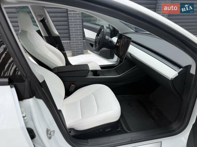 Белый Тесла Модель 3, объемом двигателя 0 л и пробегом 85 тыс. км за 14750 $, фото 22 на Automoto.ua