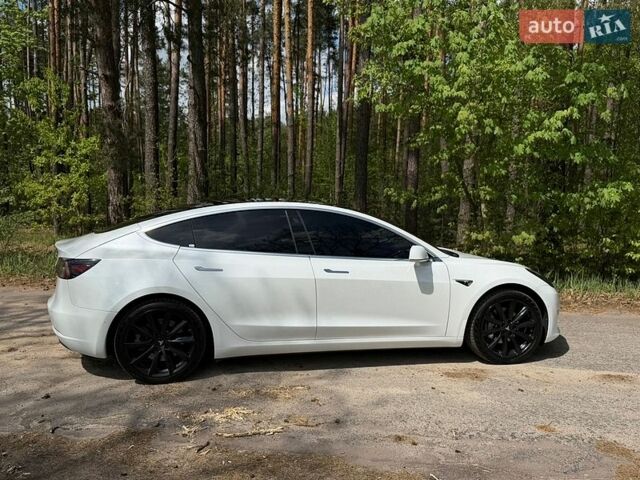 Белый Тесла Модель 3, объемом двигателя 0 л и пробегом 118 тыс. км за 19680 $, фото 3 на Automoto.ua
