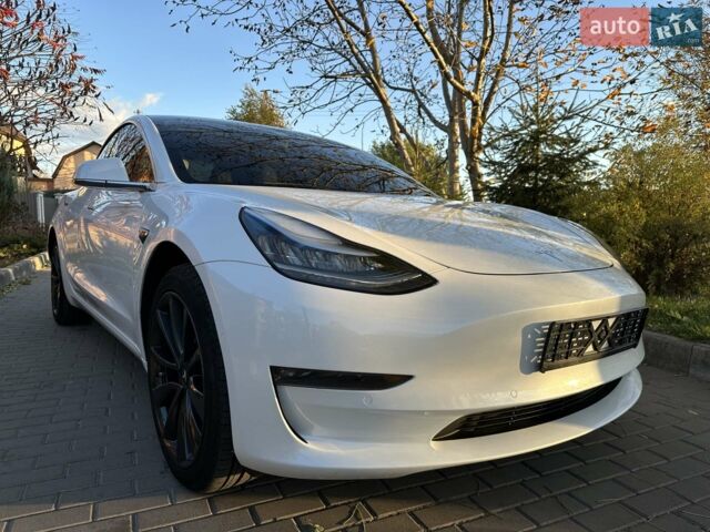 Белый Тесла Модель 3, объемом двигателя 0 л и пробегом 99 тыс. км за 19900 $, фото 45 на Automoto.ua