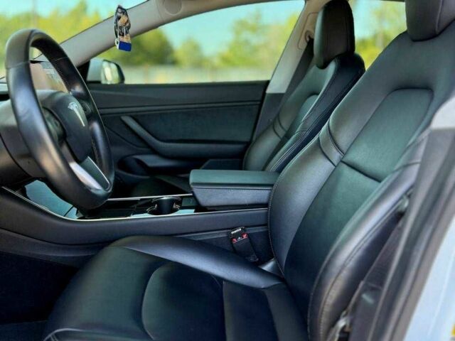 Белый Тесла Модель 3, объемом двигателя 0 л и пробегом 77 тыс. км за 21499 $, фото 12 на Automoto.ua