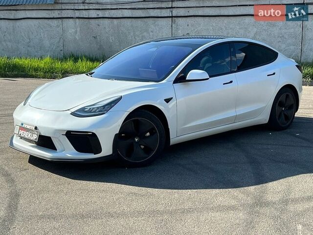 Белый Тесла Модель 3, объемом двигателя 0 л и пробегом 148 тыс. км за 16999 $, фото 5 на Automoto.ua
