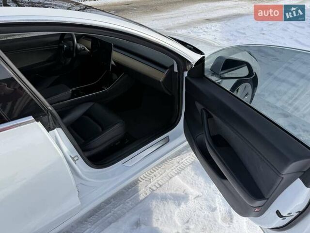 Білий Тесла Модель 3, об'ємом двигуна 0 л та пробігом 185 тис. км за 13800 $, фото 16 на Automoto.ua