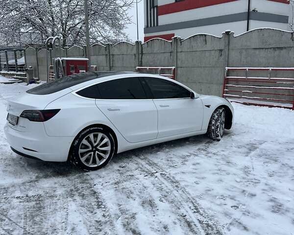 Белый Тесла Модель 3, объемом двигателя 0 л и пробегом 122 тыс. км за 19350 $, фото 6 на Automoto.ua