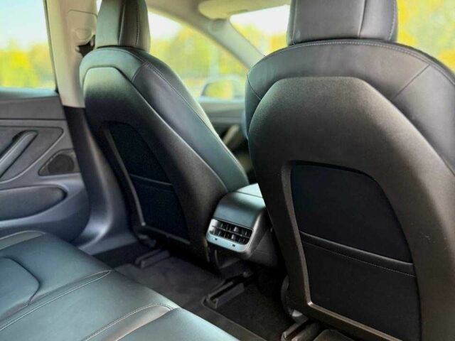 Белый Тесла Модель 3, объемом двигателя 0 л и пробегом 77 тыс. км за 21499 $, фото 19 на Automoto.ua