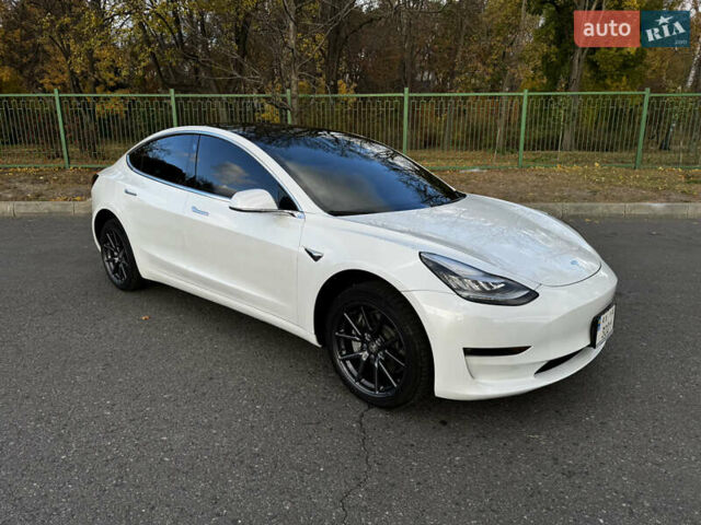Белый Тесла Модель 3, объемом двигателя 0 л и пробегом 103 тыс. км за 23500 $, фото 2 на Automoto.ua