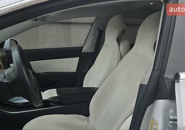 Белый Тесла Модель 3, объемом двигателя 0 л и пробегом 54 тыс. км за 21000 $, фото 9 на Automoto.ua