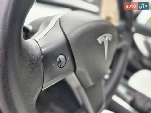 Білий Тесла Модель 3, об'ємом двигуна 0 л та пробігом 85 тис. км за 12000 $, фото 13 на Automoto.ua