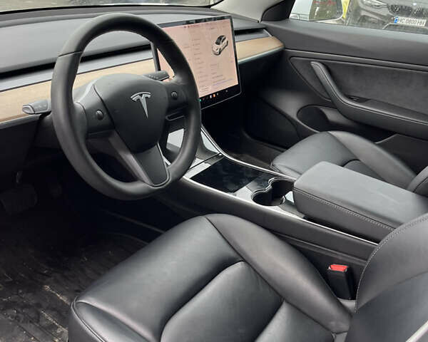 Белый Тесла Модель 3, объемом двигателя 0 л и пробегом 58 тыс. км за 18700 $, фото 10 на Automoto.ua