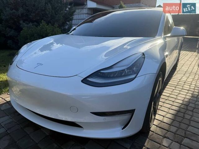 Белый Тесла Модель 3, объемом двигателя 0 л и пробегом 49 тыс. км за 21000 $, фото 1 на Automoto.ua