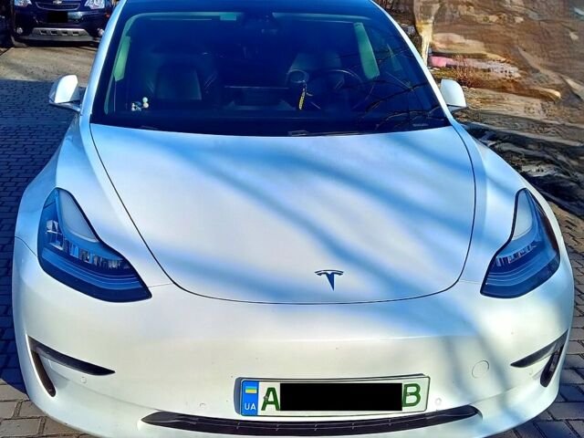 Белый Тесла Модель 3, объемом двигателя 0.14 л и пробегом 124 тыс. км за 20500 $, фото 1 на Automoto.ua