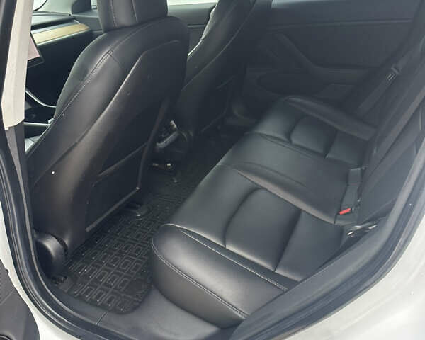 Білий Тесла Модель 3, об'ємом двигуна 0 л та пробігом 143 тис. км за 16300 $, фото 8 на Automoto.ua