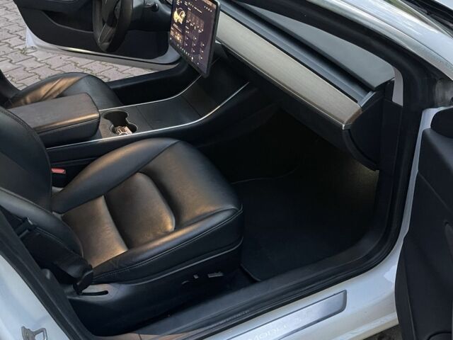 Белый Тесла Модель 3, объемом двигателя 0 л и пробегом 263 тыс. км за 18800 $, фото 9 на Automoto.ua