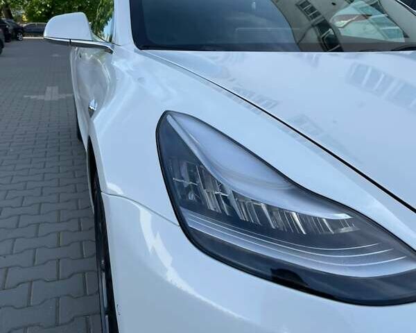 Белый Тесла Модель 3, объемом двигателя 0 л и пробегом 58 тыс. км за 16500 $, фото 4 на Automoto.ua