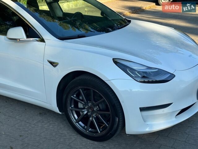 Белый Тесла Модель 3, объемом двигателя 0 л и пробегом 152 тыс. км за 17500 $, фото 3 на Automoto.ua