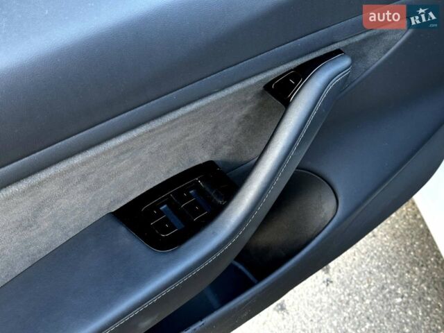 Білий Тесла Модель 3, об'ємом двигуна 0 л та пробігом 100 тис. км за 21500 $, фото 10 на Automoto.ua
