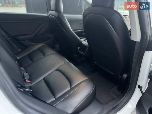Белый Тесла Модель 3, объемом двигателя 0 л и пробегом 132 тыс. км за 17900 $, фото 43 на Automoto.ua