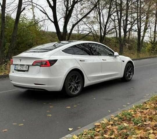 Белый Тесла Модель 3, объемом двигателя 0 л и пробегом 125 тыс. км за 13498 $, фото 3 на Automoto.ua