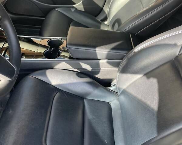 Білий Тесла Модель 3, об'ємом двигуна 0 л та пробігом 178 тис. км за 14800 $, фото 15 на Automoto.ua