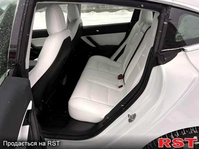 Білий Тесла Модель 3, об'ємом двигуна 0.18 л та пробігом 170 тис. км за 13900 $, фото 6 на Automoto.ua