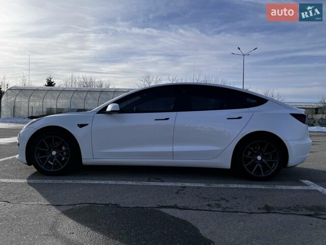 Білий Тесла Модель 3, об'ємом двигуна 0 л та пробігом 124 тис. км за 34900 $, фото 3 на Automoto.ua