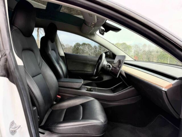 Белый Тесла Модель 3, объемом двигателя 0 л и пробегом 53 тыс. км за 12700 $, фото 9 на Automoto.ua