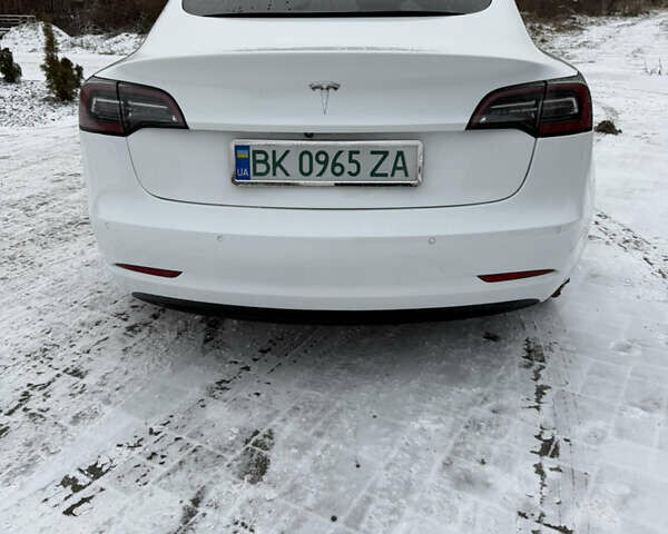 Белый Тесла Модель 3, объемом двигателя 0 л и пробегом 263 тыс. км за 14200 $, фото 4 на Automoto.ua