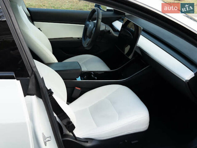Тесла Модель 3 2019 в Львове на Automoto.ua Белый Тесла Модель 3, объемом двигателя 0 л и пробегом 80 тыс. км за 19900 $, фото 6 на Automoto.ua