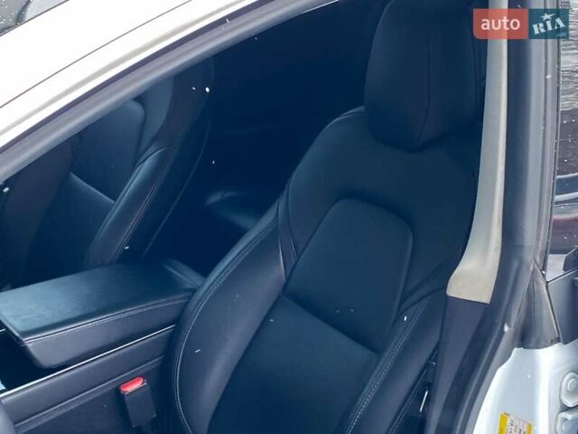 Белый Тесла Модель 3, объемом двигателя 0 л и пробегом 103 тыс. км за 18999 $, фото 13 на Automoto.ua