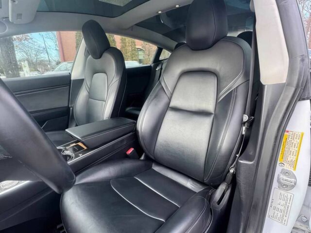 Білий Тесла Модель 3, об'ємом двигуна 0 л та пробігом 38 тис. км за 10000 $, фото 10 на Automoto.ua