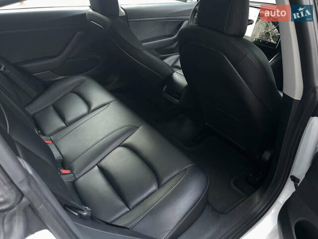 Белый Тесла Модель 3, объемом двигателя 0 л и пробегом 54 тыс. км за 16900 $, фото 16 на Automoto.ua