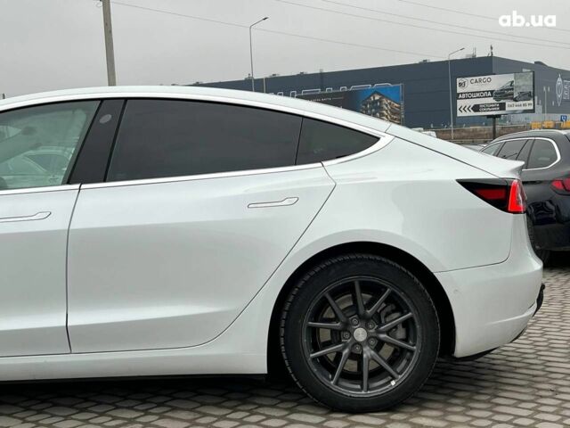 Білий Тесла Модель 3, об'ємом двигуна 0 л та пробігом 203 тис. км за 12000 $, фото 4 на Automoto.ua