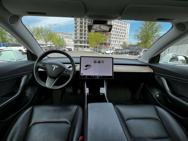 Белый Тесла Модель 3, объемом двигателя 0 л и пробегом 95 тыс. км за 28000 $, фото 9 на Automoto.ua