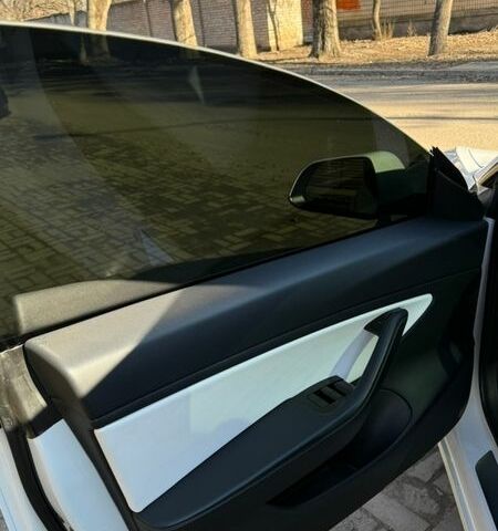 Білий Тесла Модель 3, об'ємом двигуна 0 л та пробігом 138 тис. км за 20500 $, фото 5 на Automoto.ua
