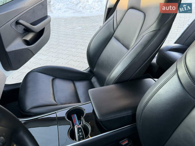 Білий Тесла Модель 3, об'ємом двигуна 0 л та пробігом 74 тис. км за 16500 $, фото 37 на Automoto.ua