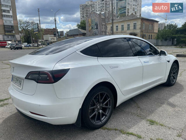 Белый Тесла Модель 3, объемом двигателя 0 л и пробегом 168 тыс. км за 14800 $, фото 4 на Automoto.ua