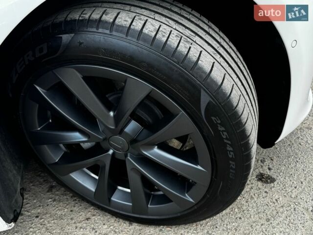 Белый Тесла Модель 3, объемом двигателя 0 л и пробегом 140 тыс. км за 19000 $, фото 14 на Automoto.ua