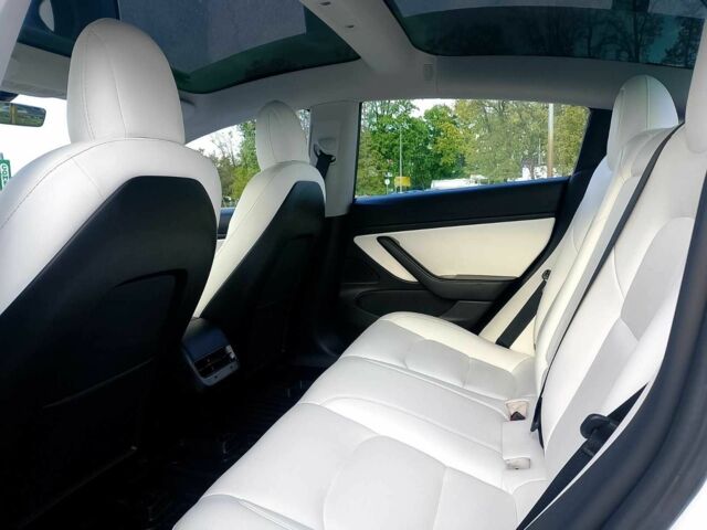 Білий Тесла Модель 3, об'ємом двигуна 0 л та пробігом 122 тис. км за 16500 $, фото 10 на Automoto.ua