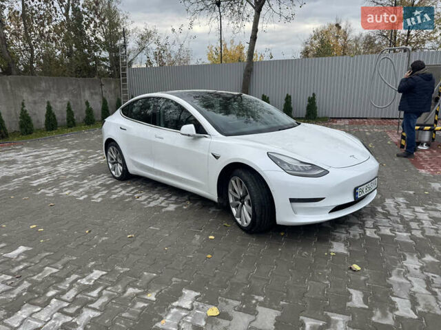 Белый Тесла Модель 3, объемом двигателя 0 л и пробегом 150 тыс. км за 15500 $, фото 2 на Automoto.ua