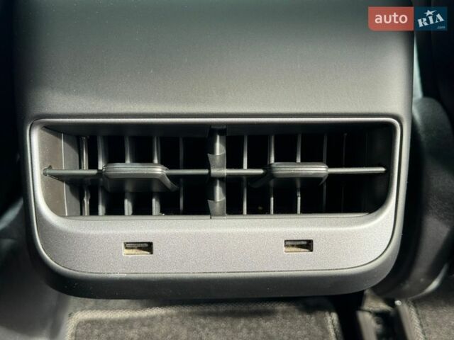 Білий Тесла Модель 3, об'ємом двигуна 0 л та пробігом 45 тис. км за 15900 $, фото 25 на Automoto.ua