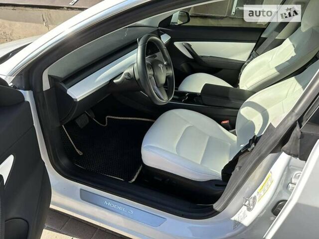 Білий Тесла Модель 3, об'ємом двигуна 0 л та пробігом 82 тис. км за 26200 $, фото 9 на Automoto.ua