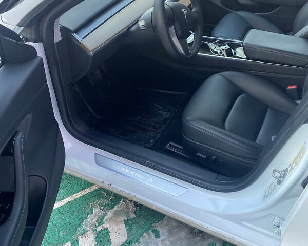 Белый Тесла Модель 3, объемом двигателя 0 л и пробегом 32 тыс. км за 32800 $, фото 8 на Automoto.ua