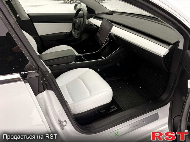 Білий Тесла Модель 3, об'ємом двигуна 0.18 л та пробігом 170 тис. км за 13900 $, фото 5 на Automoto.ua