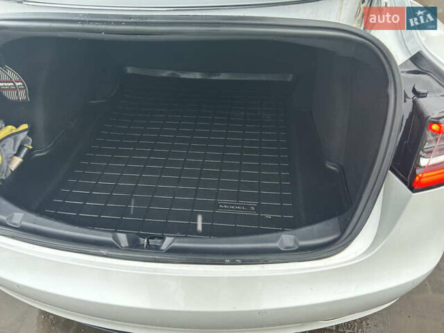 Білий Тесла Модель 3, об'ємом двигуна 0 л та пробігом 140 тис. км за 15700 $, фото 8 на Automoto.ua