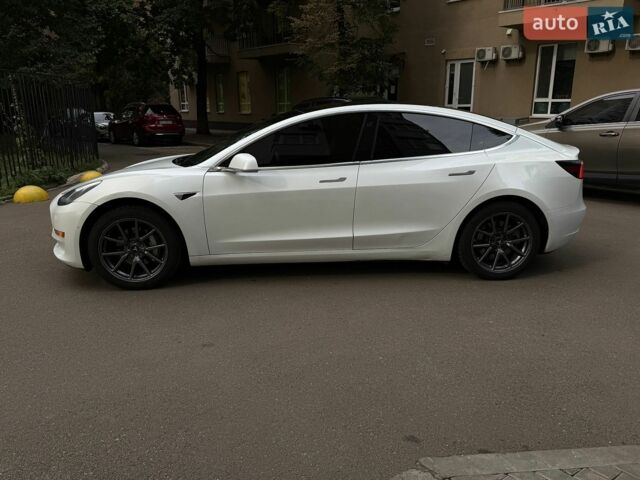 Белый Тесла Модель 3, объемом двигателя 0 л и пробегом 254 тыс. км за 11700 $, фото 1 на Automoto.ua